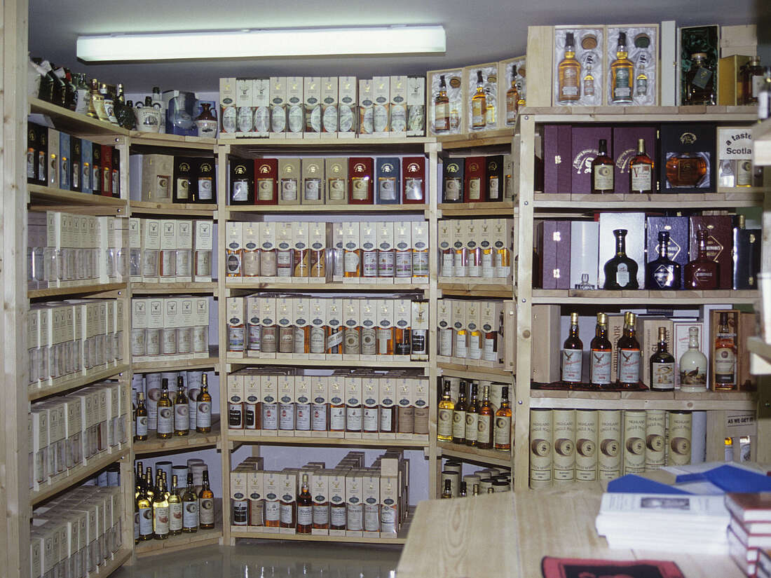 Signatory bottling in the large cellar room